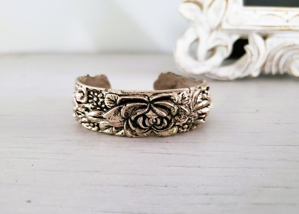 Vintage Silvertone Metal Floral Small Bangle Bracelet